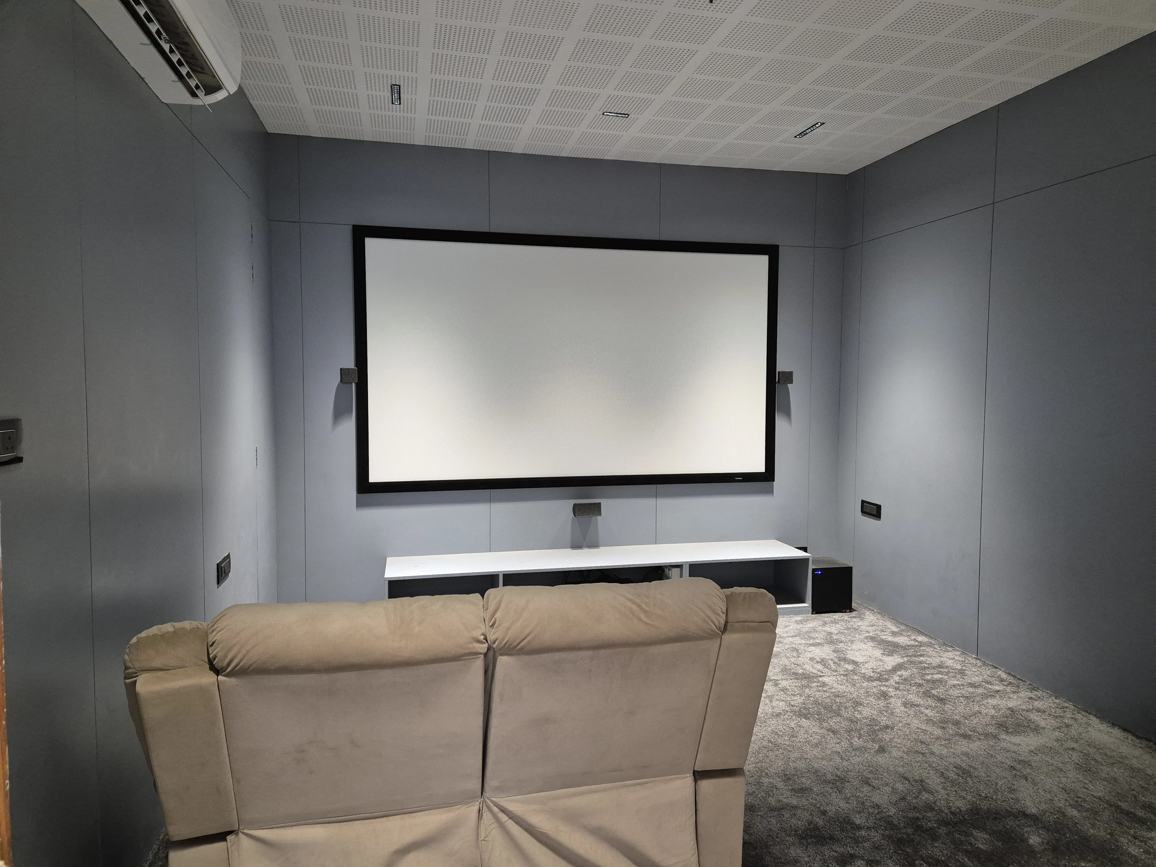 Bespoke Executive Living Hall — Space 11